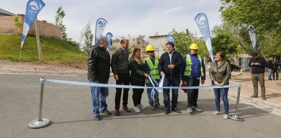 Inauguraron nuevas cuadras de asfalto en el barrio Villa Ceferino ...