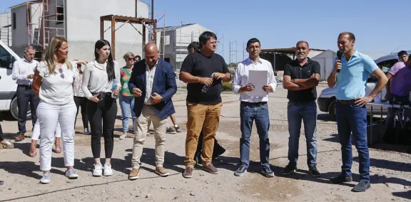 Recorrieron la obra de electrificación para 100 viviendas en las 127 ...