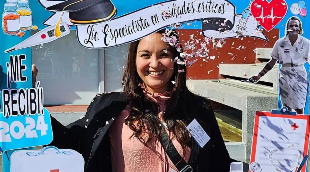 Yanina Martínez es la primera profesional de Enfermería especialista en Cuidados Críticos que egresó en el Hospital Provincial Neuquén. 
