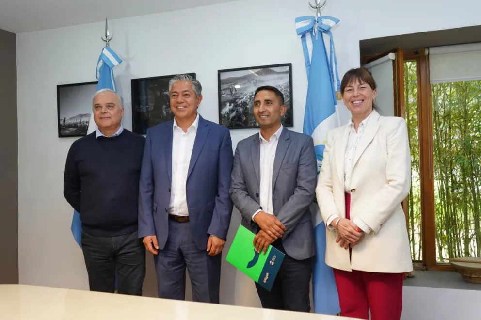 Con más asfalto, Piedra del Águila mejora su oferta turística