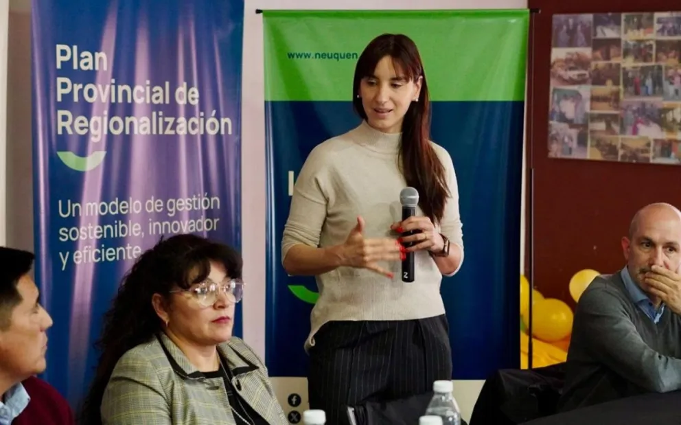 La secretaria de Ambiente Leticia Esteves encabezó la reunión en Picún Leufú.