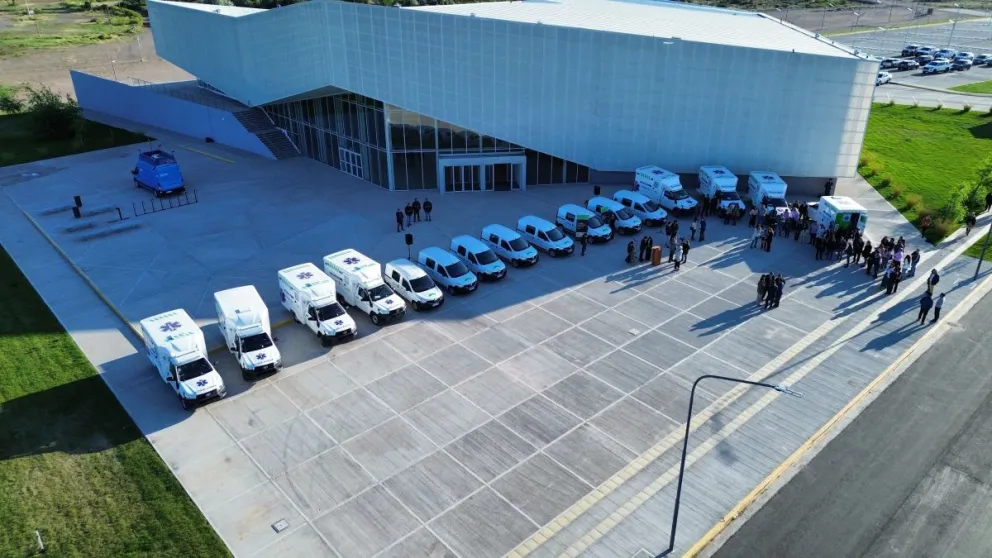 Ocho ambulancias y ocho utilitarios fueron adquiridos con fondos provinciales a través de leasing con el BPN.