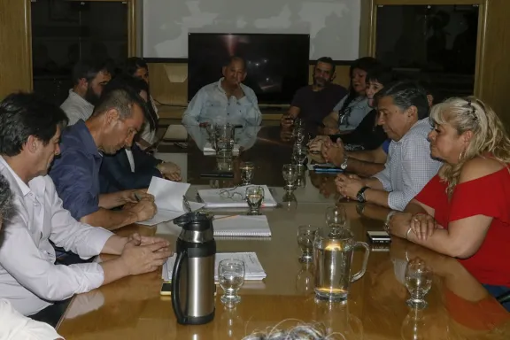 Gobierno y UPCN firmaron el acuerdo salarial para el 2025 | Neuquen Informa