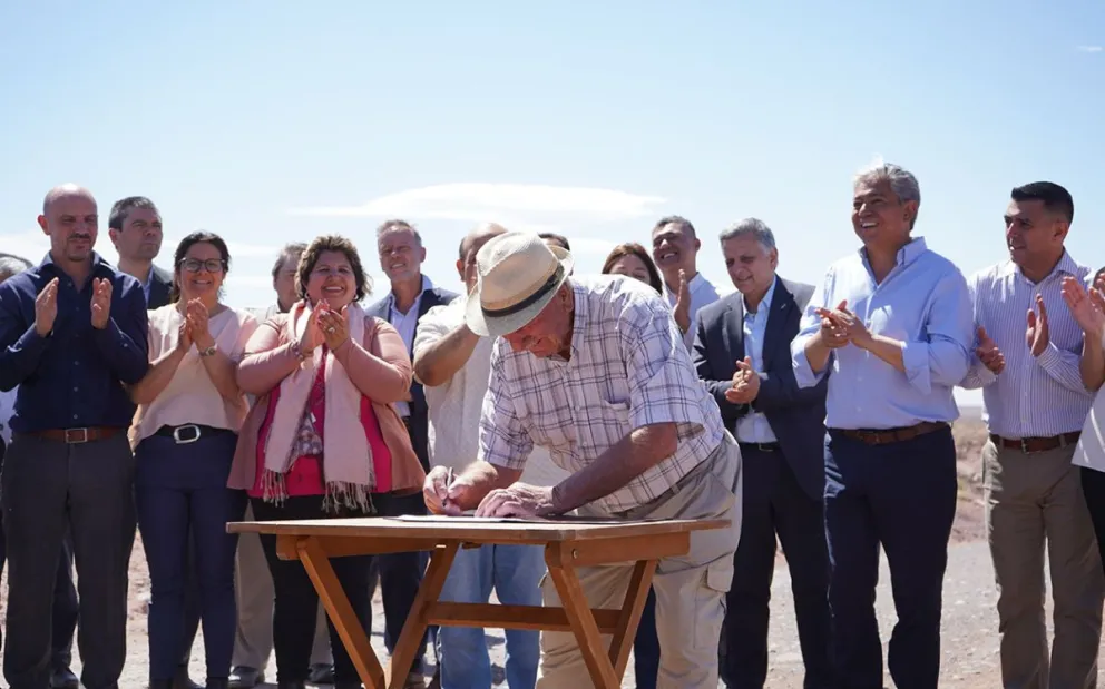 El anuncio del gobernador Figueroa fue celebrado por la gente del norte neuquino en la zona de Punta Carranza.