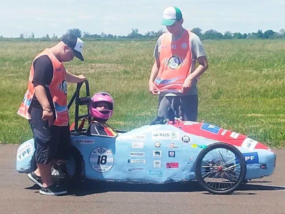 Jóvenes zapalinos protagonistas del magnético mundo del automovilismo