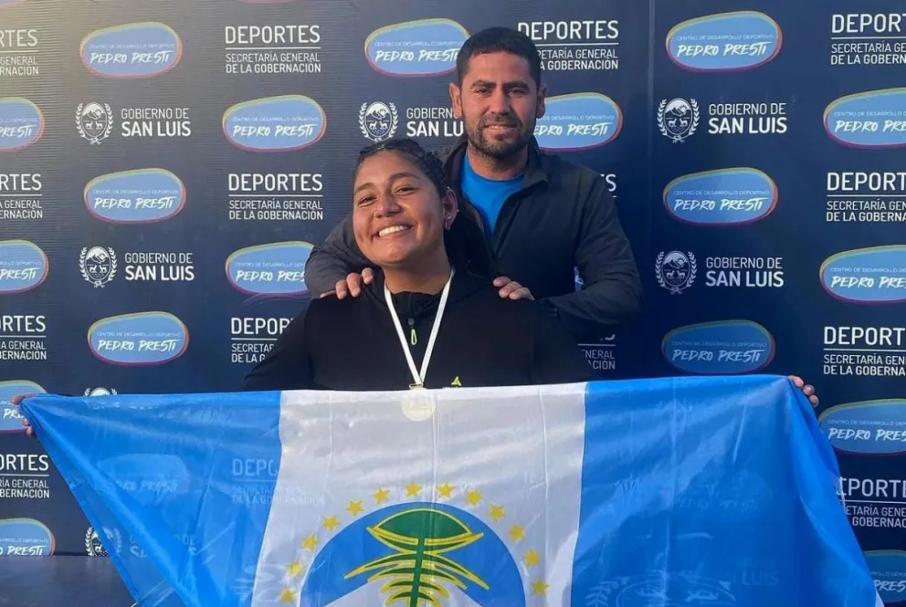 Giuliana Baigorria junto a su entrenador, Simón Betancur. 