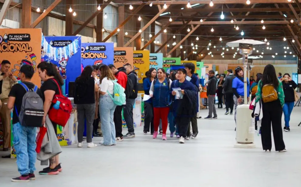Jóvenes de las regiones del Pehuén, de la Comarca y hasta de La Pampa se dieron cita en la ExpoVocacional de Zapala.