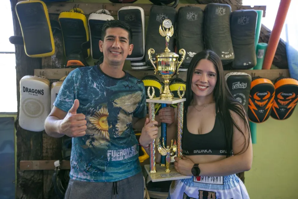 Valentina junto a su entrenador, Daniel Beroiza.