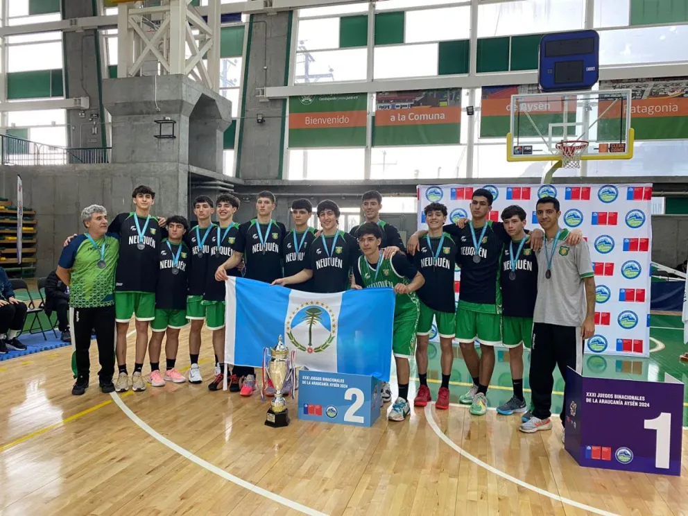 Representantes neuquinos en básquet, tras su participación en Coyhaique.