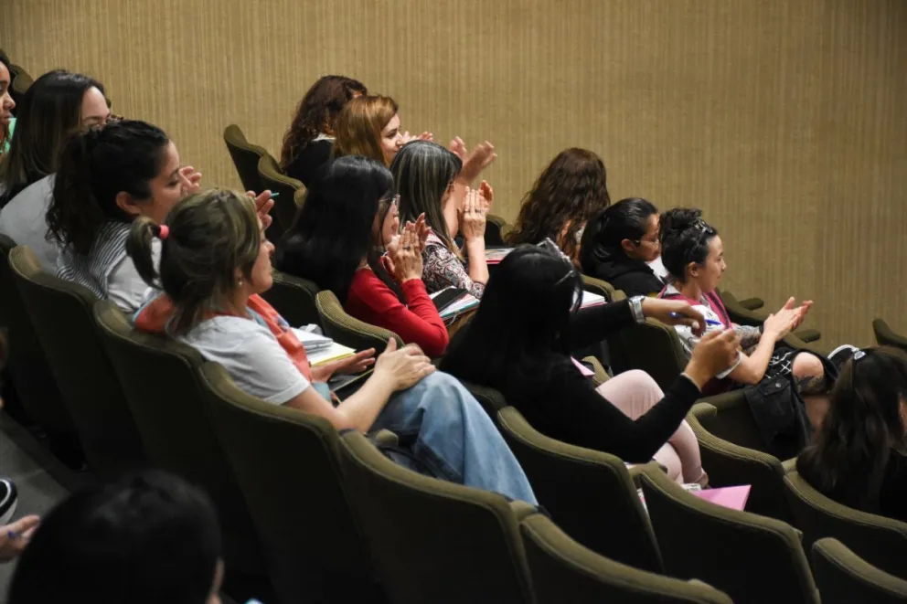 Escucha atenta: “Parte de la función como docentes es la de formar comunidades de lectura", se dijo durante el encuentro.