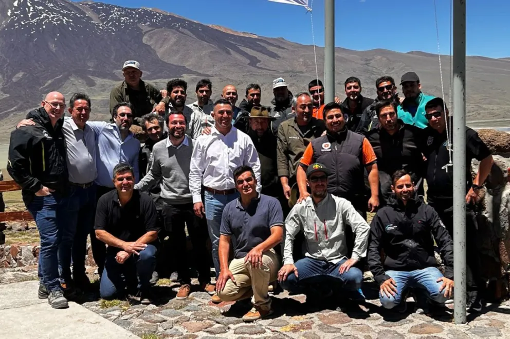 El equipo, en el Tromen.