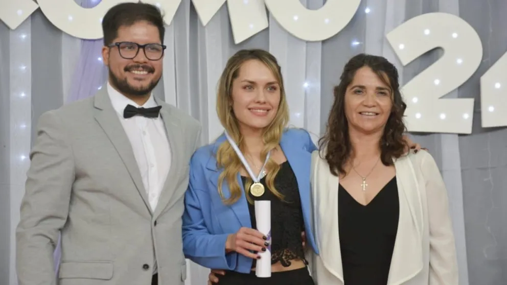 Rosario Gallardo recibió su título de profesora de Inglés. 