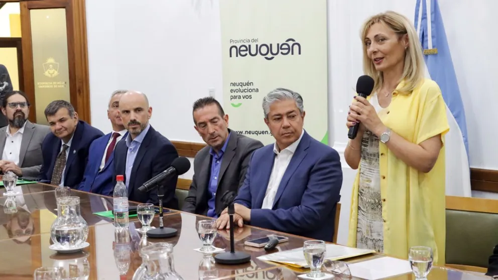 Laura Miranda, al presentar las nuevas fojas de la Escribanía General de Gobierno.