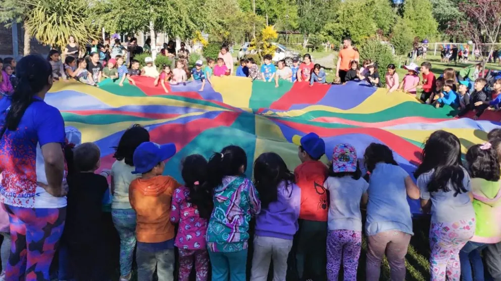 Niños en la Planta de Campamentos Educativos Nº 2 de Junín de los Andes.