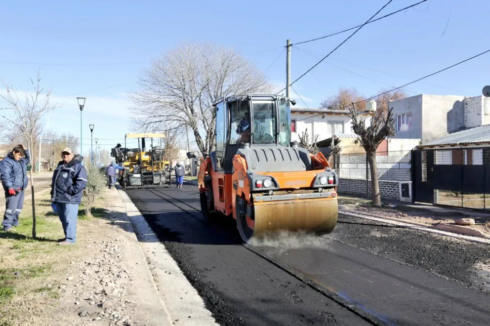 En 2024 comenzó el plan de asfalto en Senillosa.