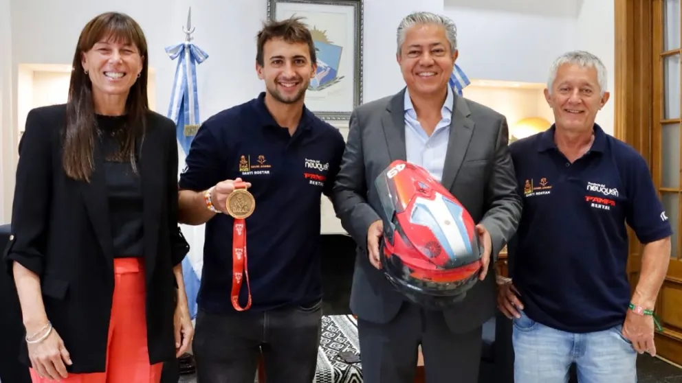 Figueroa destac&oacute; el esfuerzo de Rostan, el neuquino del Dakar