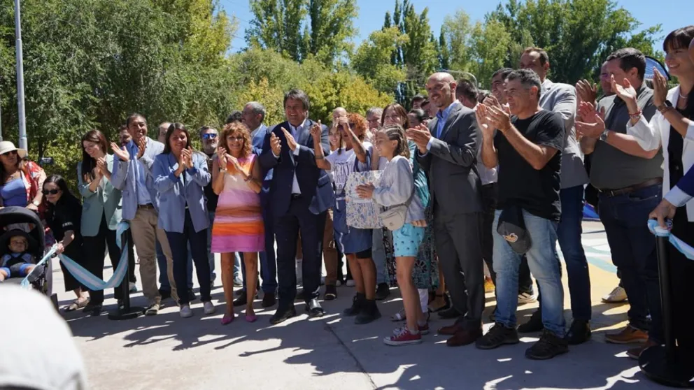 Ousset llevó el saludo del gobernador a la Fiesta de la Confluencia