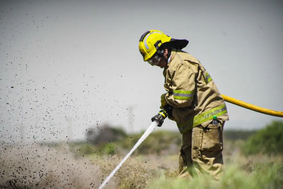 Neuquén agradece la solidaridad de los bomberos que llegan de otras provincias