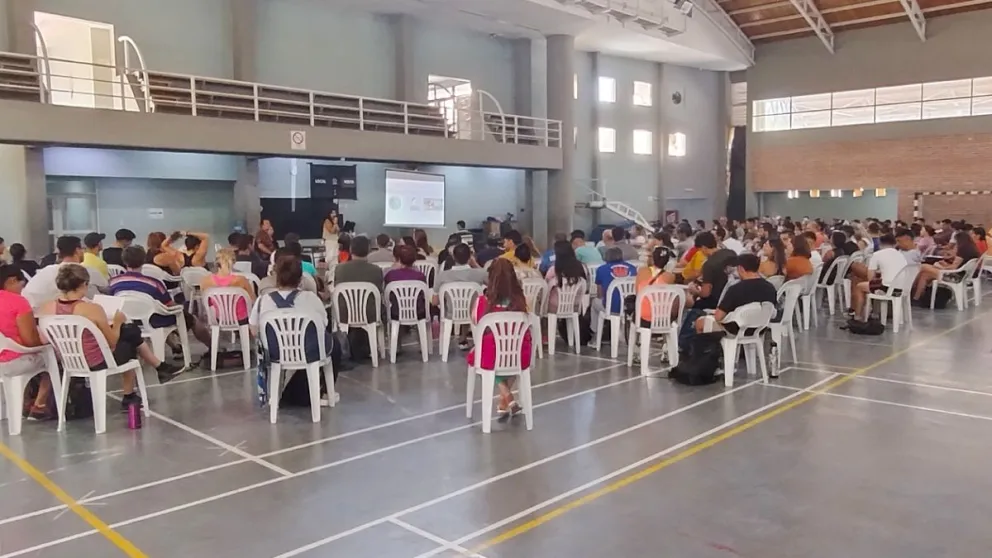 Capacitan a profesores de Educación Física sobre alimentación saludable