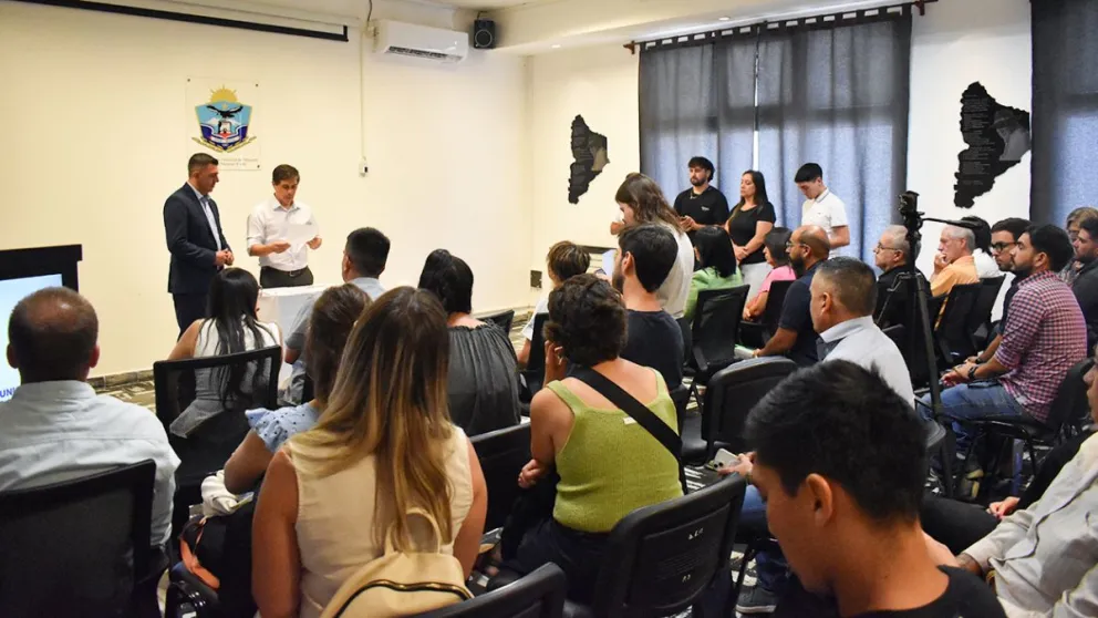 La presentación se realizó en el Salón de los Intendentes del Municipio.