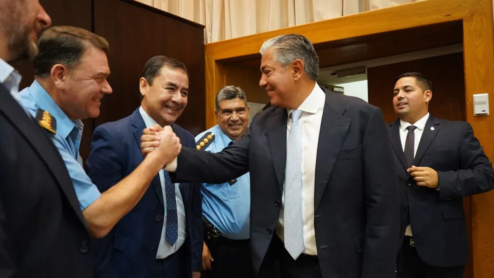 El gabinete en pleno acompañó al gobernador a la apertura de sesiones legislativas 2025.