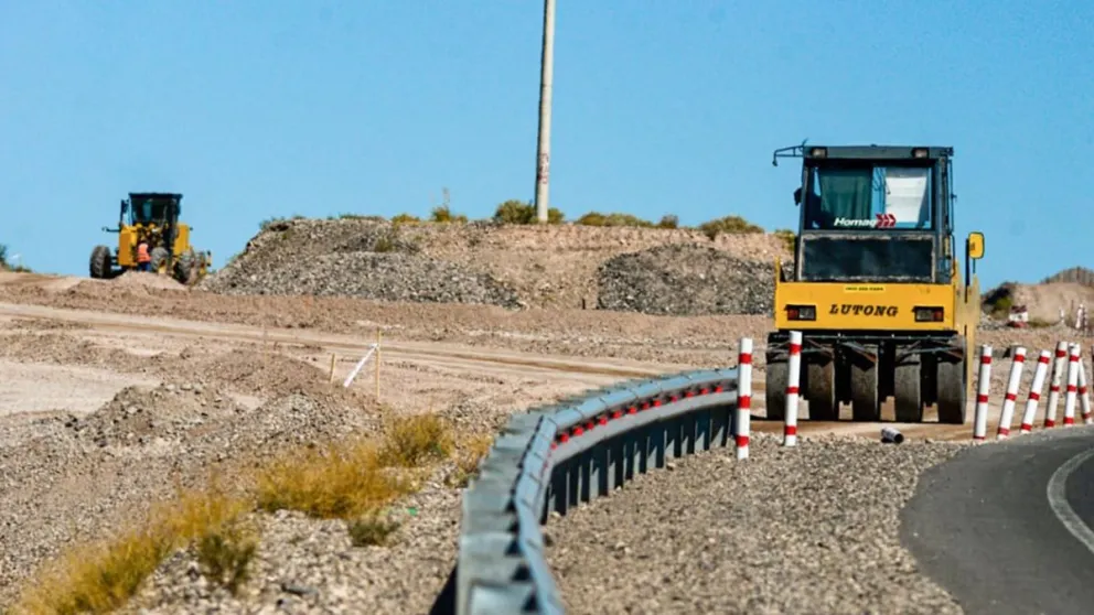 Ejecutan la vinculación de la ruta 67 con el Parque Industrial de Centenario
