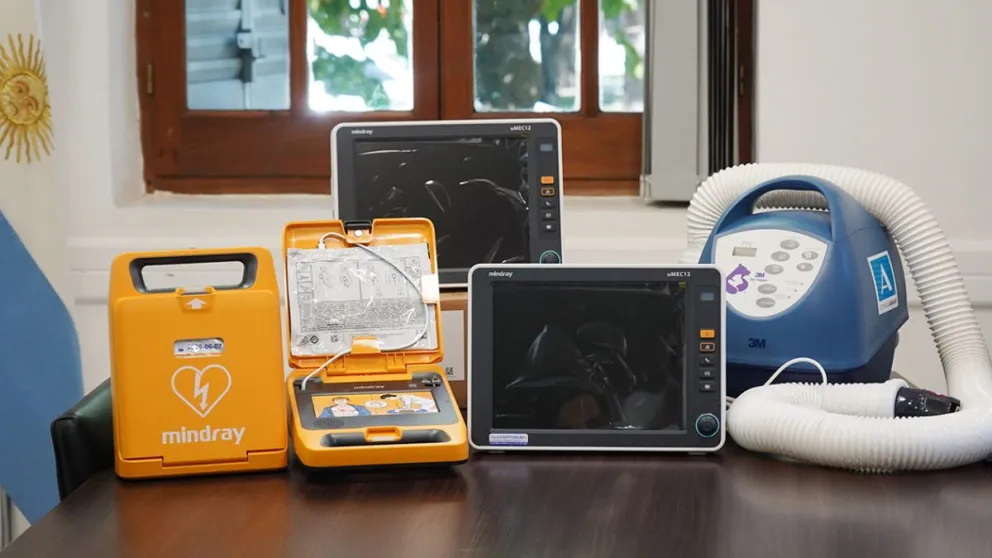 Donaron equipos de salud para el hospital de Centenario y el SIEN