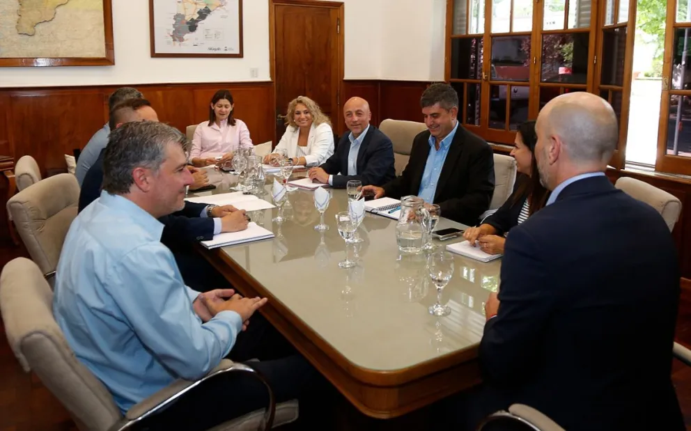 Educación, salud y rutas marcan la agenda del trabajo por regiones