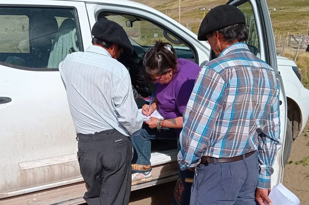 Promueven el plan de becas Gregorio Álvarez en comunidades y escuelas rurales