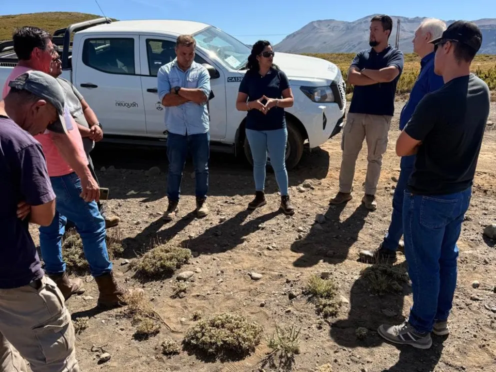 Representantes de empresas constructoras participaron de la visita al sitio de obra.