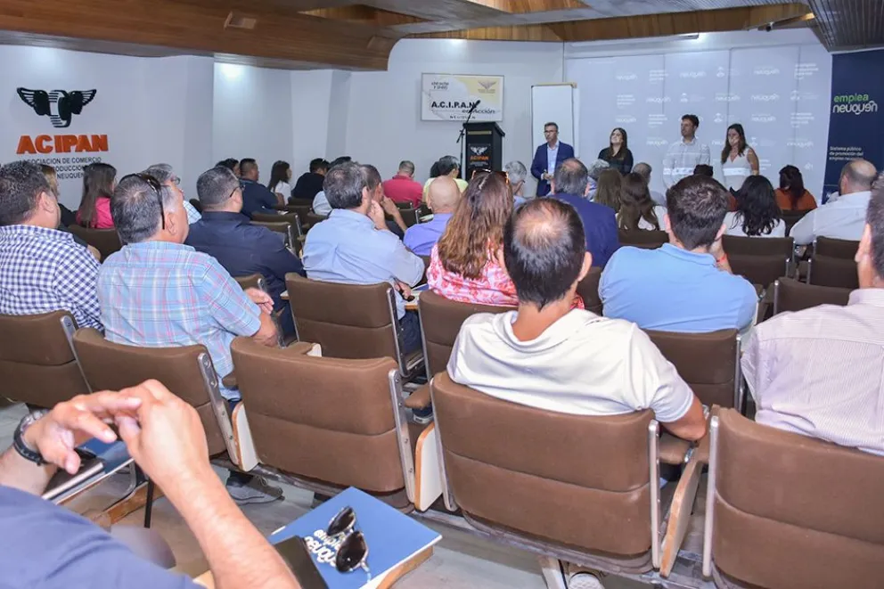 Emplea Neuquén acerca herramientas a empresas de seguridad privada