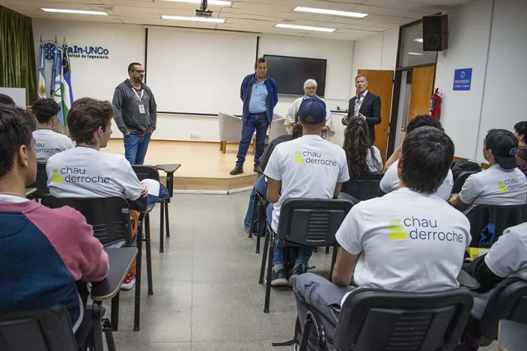 Más de 30 estudiantes comenzaron con las visitas por el plan Chau Derroche 