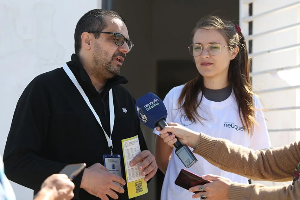 Daniel Simone, coordinador del programa y Marianela Pepe, estudiante de la UNCo.