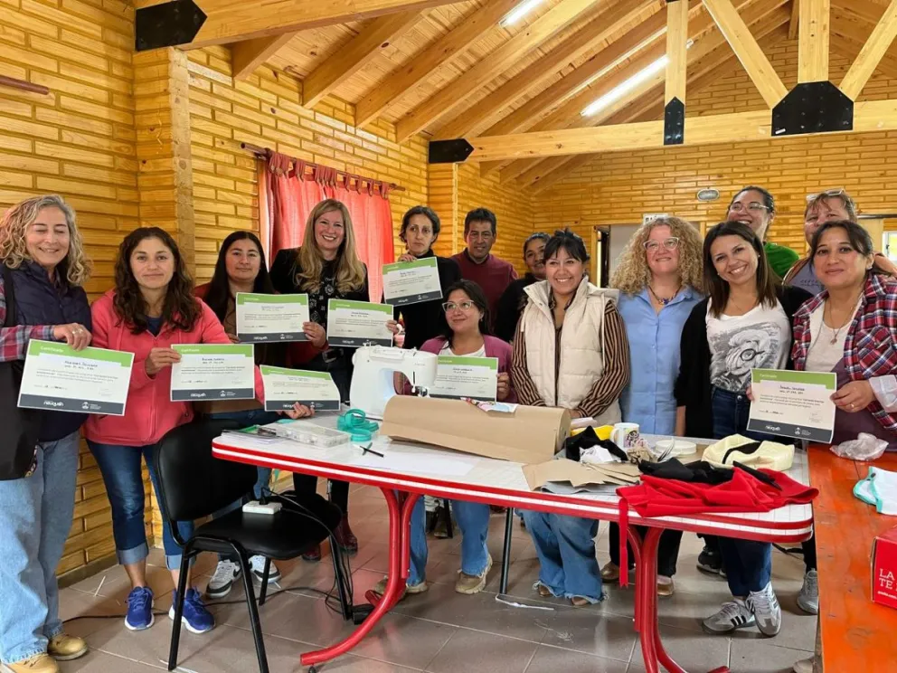 Quince mujeres completaron el trayecto formativo “Cerrando Brechas Económicas”.