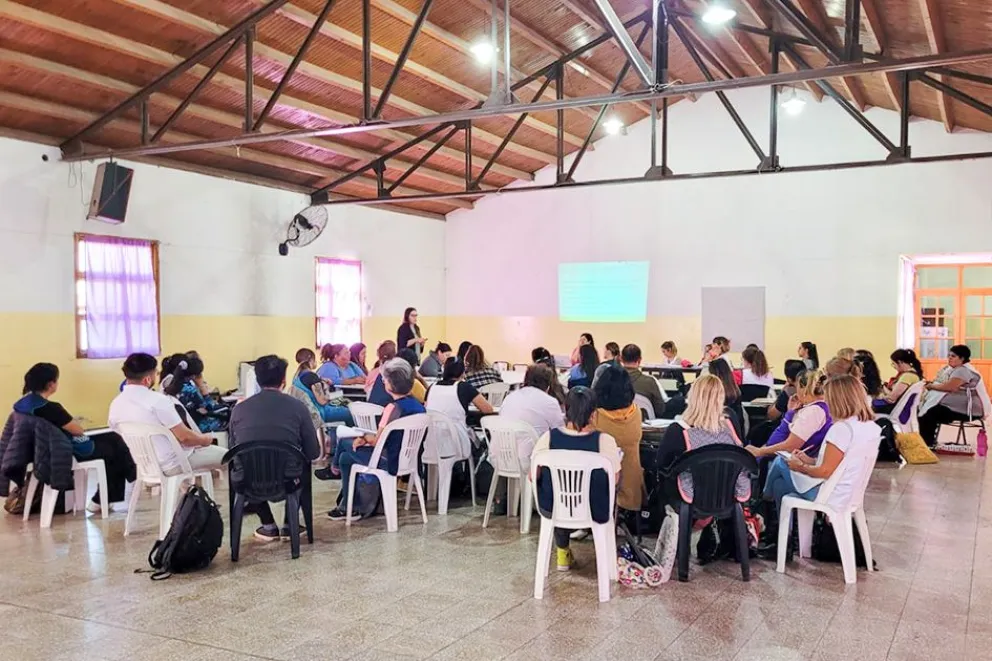 Los docentes se dieron cita en la escuela 61 para la formación.