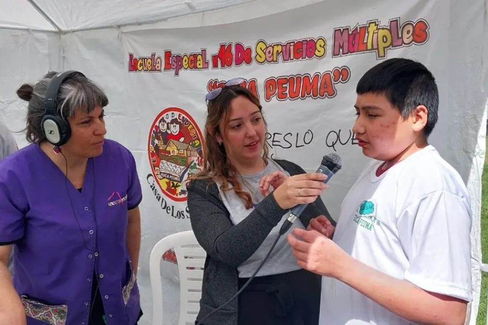 Estudiantes de la Especial 16 de Andacollo hacen radio