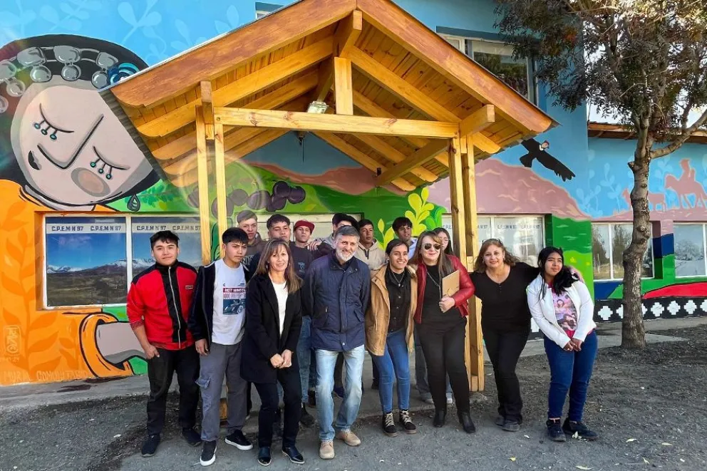 Inició ayer el cuarto año del CPEM 97 con la nueva orientación. 