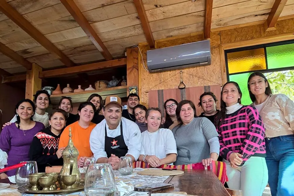 Estudiantes en el restaurante El Comedor de Junín de los Andes.
