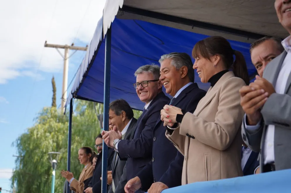 Las autoridades en el palco, durante el acto aniversario.