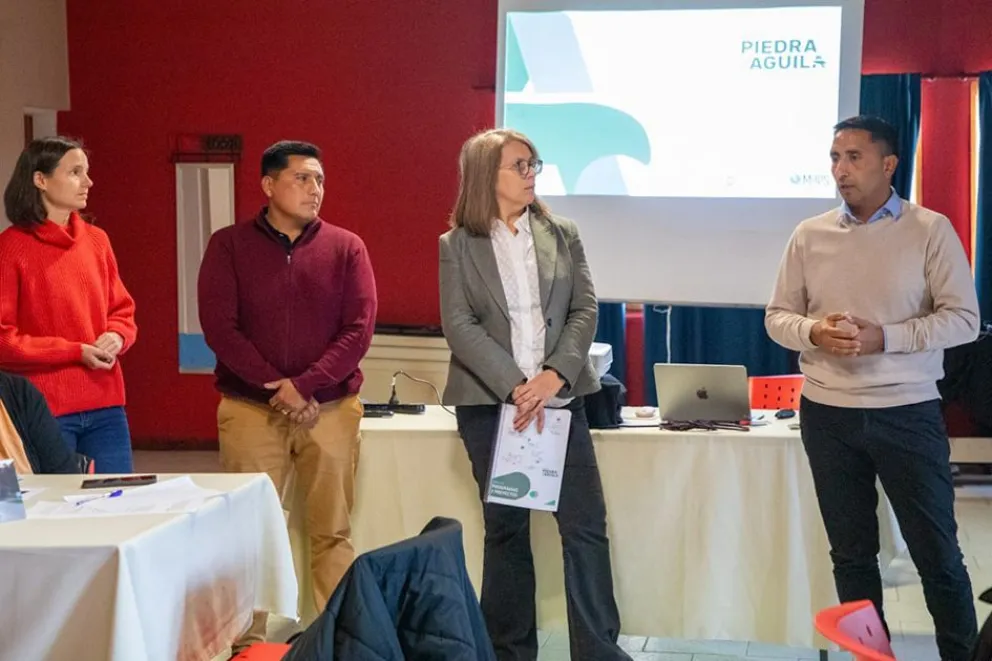 El intendente se sumó a los talleres participativos junto a su equipo y ediles.