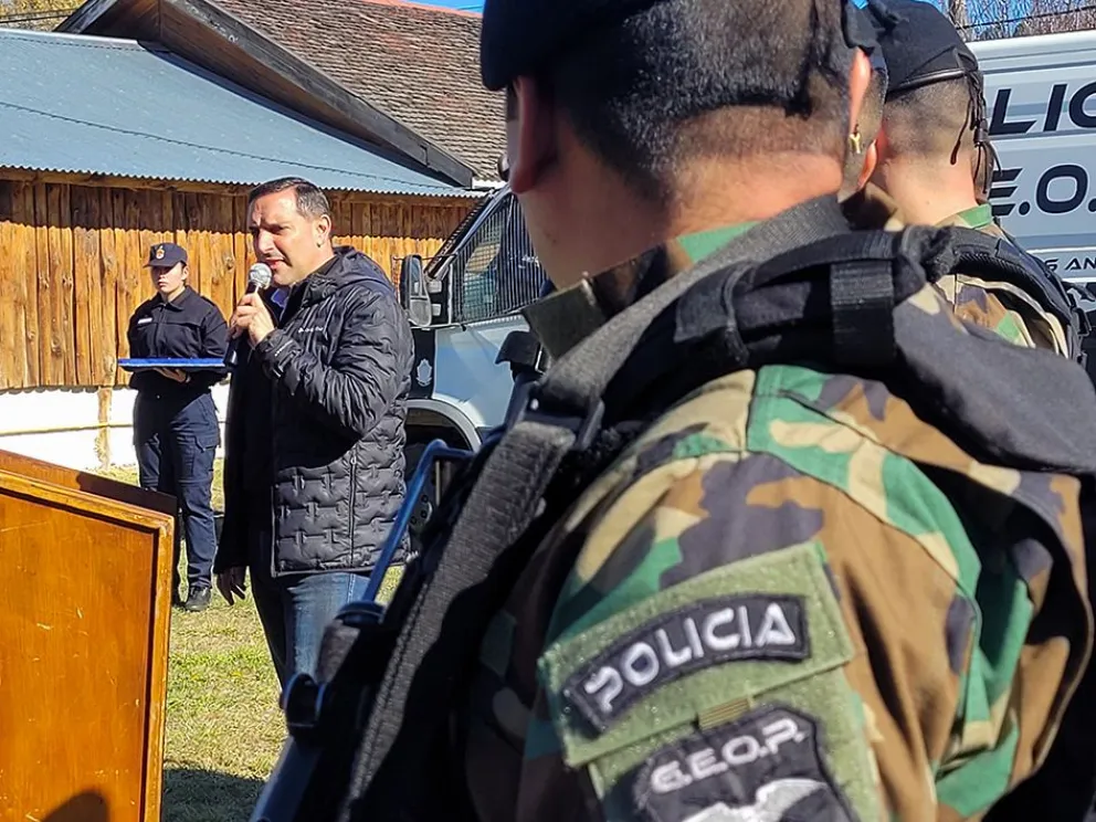 El ministro Nicolini, durante el acto en Junín de los Andes.