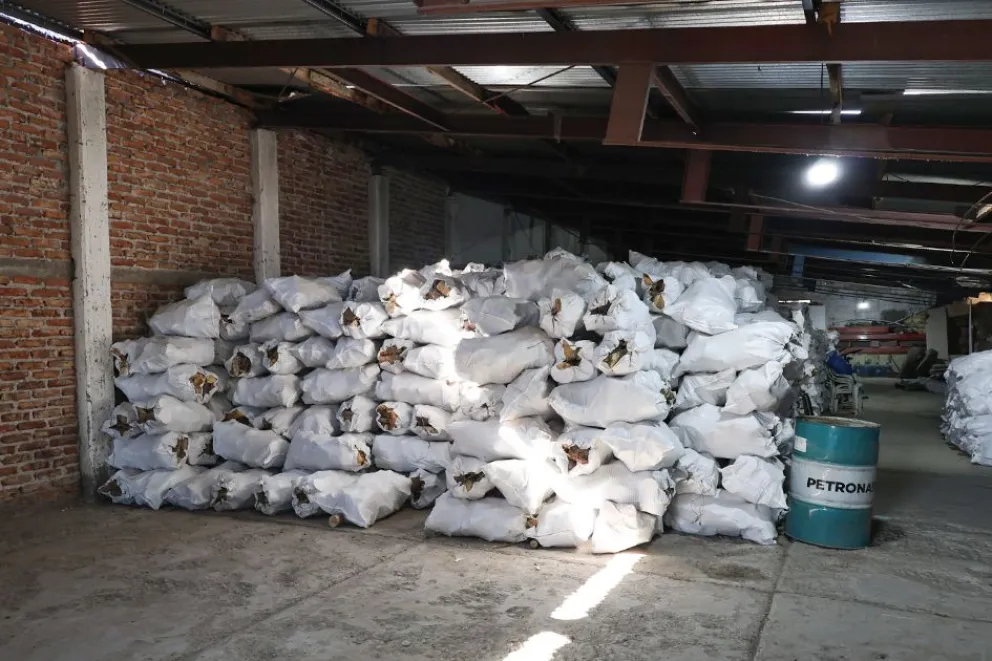 Inició la entrega de leña en barrios de Neuquén