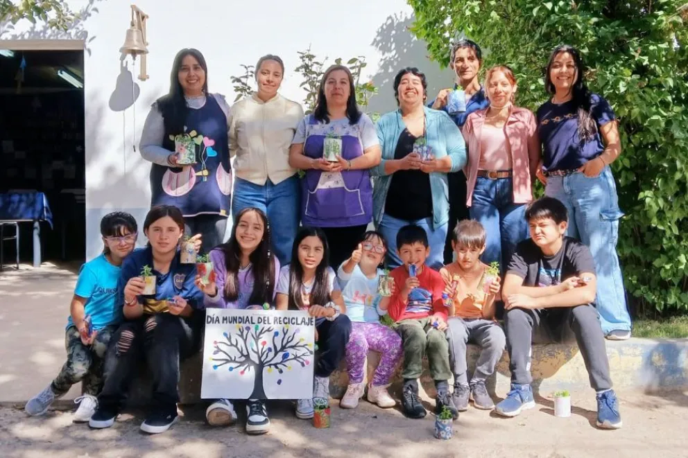 Todos participan en el proyecto que promueve la valorización de la cultura local. 