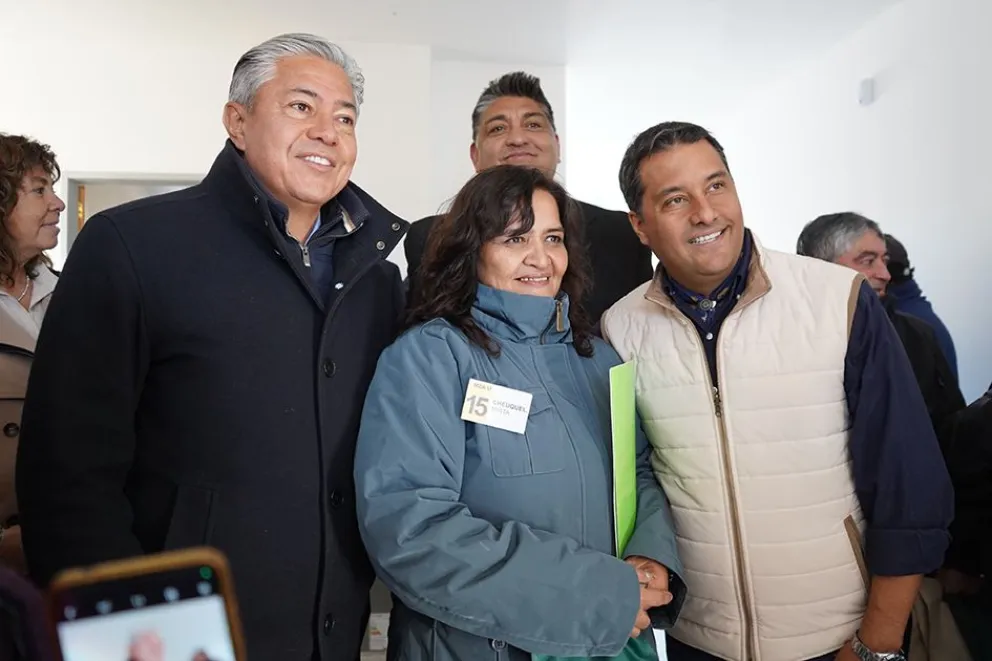 La Provincia entregó 44 viviendas en Zapala 