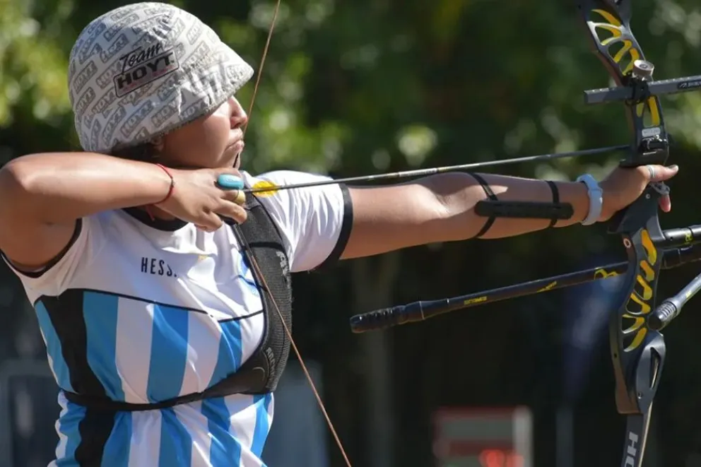 Oriana integra la Selección Argentina de tiro con arco.