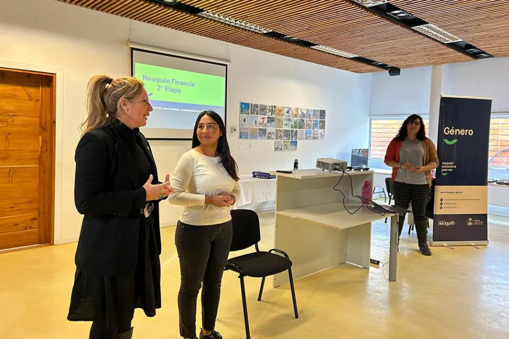 Ofrecen talleres de educación financiera para emprendedoras
