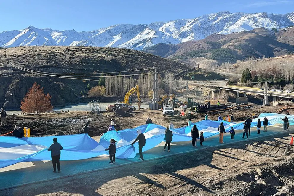 La extensión alcanzada este año permitió llegar hasta el puente sobre el río Neuquén.