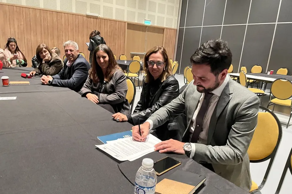 Neuquén impulsa un corredor bioceánico multimodal