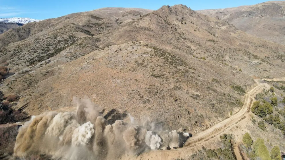 Esta tarde comenzaron las voladuras en el tramo que está en obra.