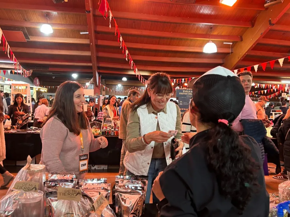 La ministra Julieta Corroza recorrió la feria este sábado.